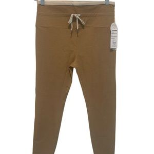 78. NWT Vuori vibe elevation leggings Size XL